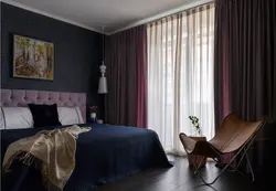 Дызайн спальні з цёмнымі шторамі