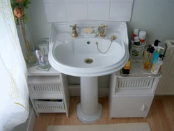 Photo of a bathtub with a tulip sink