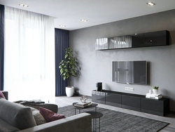 Мебель в интерьере гостиной с серыми обоями