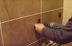 Mounting a bathtub to the wall photo