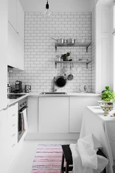 Белые глянцевые кухни фото маленькие