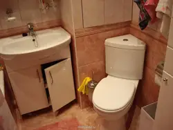 Ванная комната с угловым унитазом фото