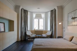Дизайн спальни 17 кв с двумя окнами