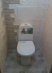 Toilet design in an apartment using decorative plaster