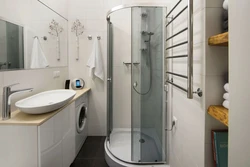Mənzil dizaynı fotoşəkildə duşlu tualet