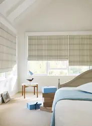 Рымскія шторы ў сучаснай спальні фота