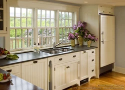 Фото кухни в своем доме с окном фото