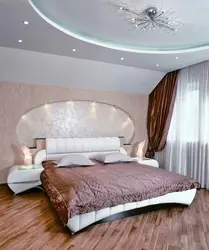 Müasir bir işıqlandırma ilə bir yataq otağı üçün alçıpan tavanlar fotoşəkili