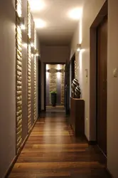 Kvartira fotosuratidagi tekis koridor