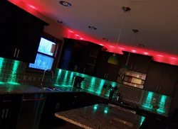 Виды натяжных потолков фото для кухни со светодиодной