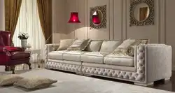 Классикалық стильдегі фотодағы қонақ бөлмеге арналған дивандар
