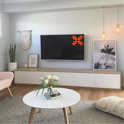 Большой телевизор на стену в гостиной фото