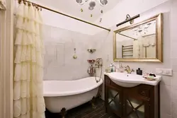 Ванна на ножках в интерьере ванной комнаты