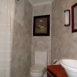 Bathroom design with decorative plaster