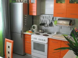 Інтэр'ер кухні 5 кв м з халадзільнікам газавай