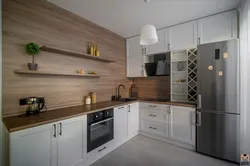 Серая кухня с деревянными фасадами фото