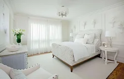 Шторы интерьер спальни с белой мебелью