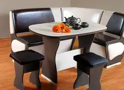 Уголок на кухню со столом и стульями фото
