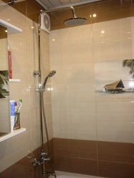 Vanna otağında mikser fotoşəkili olan vanna otağı üçün tropik duş