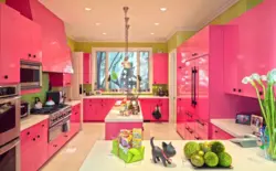 Color combination with pink in the kitchen interior photo