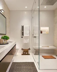 Интерьер ванной комнаты с душевой без ванны