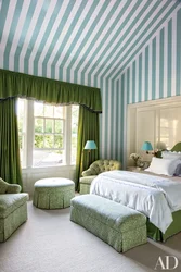 Зеленые обои в интерьере спальни какие шторы фото