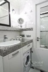 Bathroom 6 sq m design with bathtub and washing machine