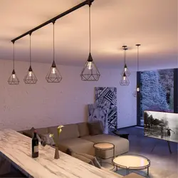 Дизайн трековых светильников на потолке в кухне