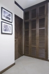 Дәліздегі лифт стиліндегі гардероб фото