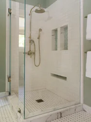 Науа дизайны жоқ плитка душымен ванна бөлмесі