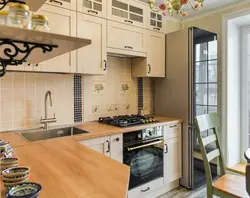 Дизайн кухни 7 квадратов с холодильником