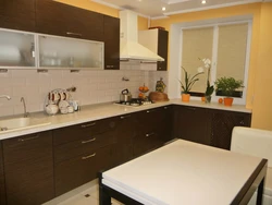 Combination of wenge in the kitchen interior