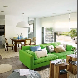 Дизайн кухни с зеленым диваном фото
