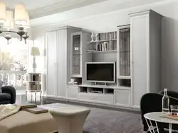 Интерьер белой гостиной в классическом стиле фото