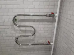 Ванна бөлмесінің фотосуретіндегі радиаторлар