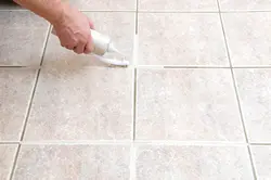 Grouting tiles in the bathroom photo