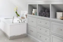 Bathroom with chest of drawers design