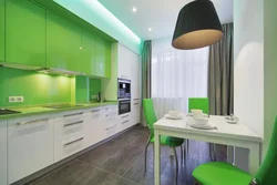 Кухня с темно зелеными фасадами в интерьере
