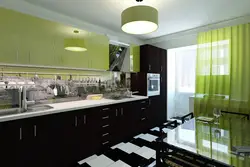 Интерьер белой кухни с зелеными шторами
