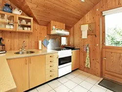 Деревянная стена на кухне дизайн фото