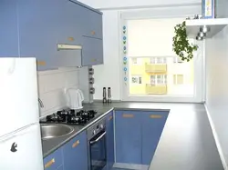Дызайн вузкай кухні 2 на 4 метры фота з акном