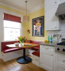 Интерьер маленькой кухни с диваном фото