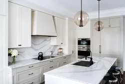 Kitchen design with marbled splashback