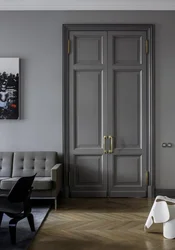 Двери серые межкомнатные в интерьере квартиры фото