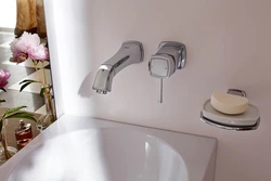Душ фотосуреті бар ваннаға арналған кіріктірілген крандар