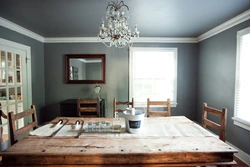 Gray ceiling in the kitchen interior