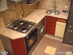 Фото кухонных гарнитуров для маленькой угловой кухни с колонкой