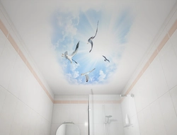 Ceiling design with panels in the bathroom