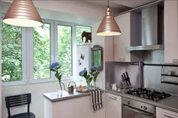 Сучасныя дызайны кухні ў кватэры з балконам