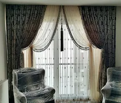 Интерьер гостиной шторы с бахромой